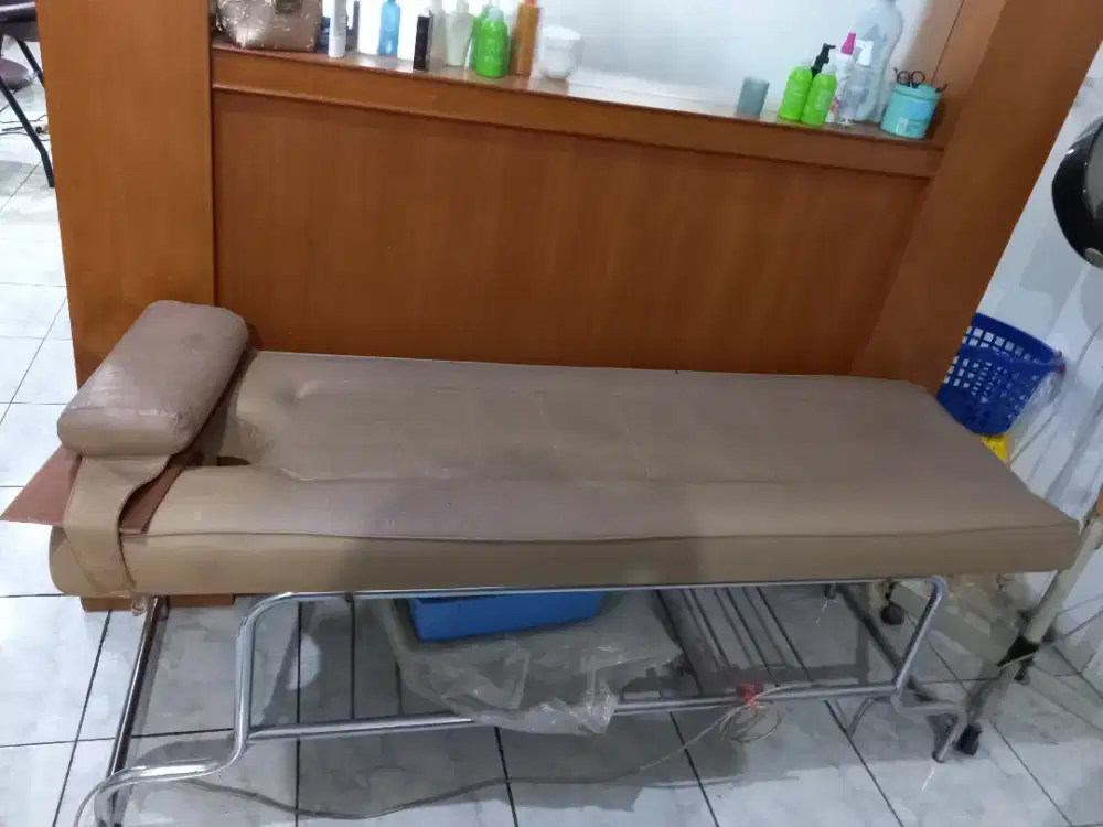 Facial & Massage Bed - Kondisi Baik - Siap Digunakan