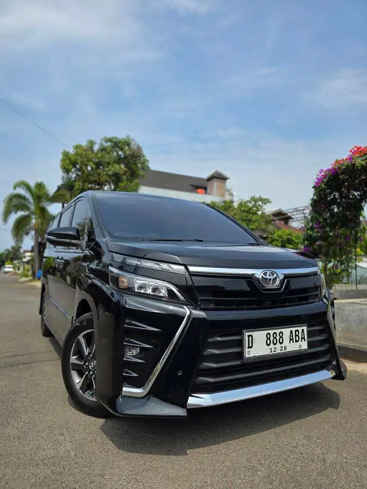 Toyota Voxy 2018 AT Plat Cantik