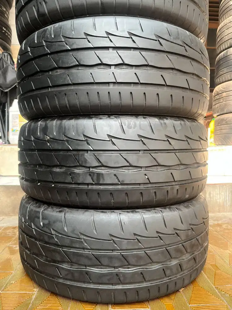 Ban Bridgestone Potenza Adrenalin RE003 235 50 r18 4Pcs