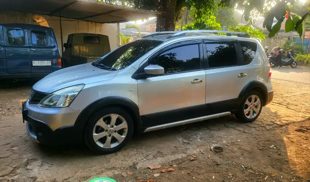 Dijual Nissan grand livina X-GEAR 2013