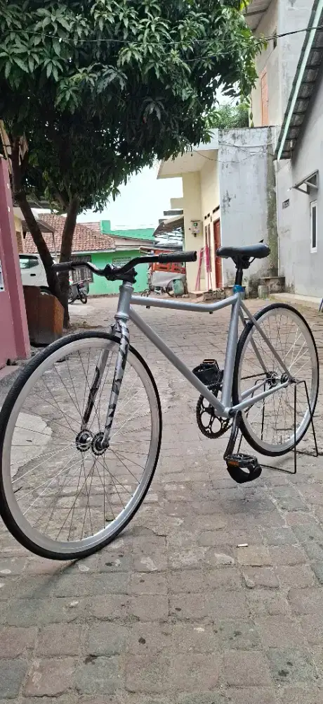 Sepeda fixie oddesy