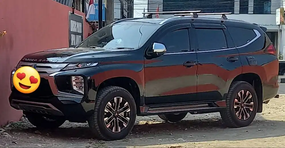 Bismillah...di jual pajero sport dakar 4x4 ultimate hitam 2023 At