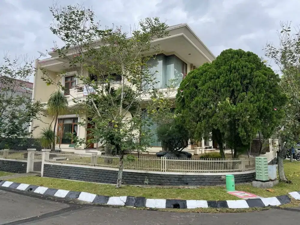 Rumah Bagus Istana Regency Pasteur dekat Pintu Tol
