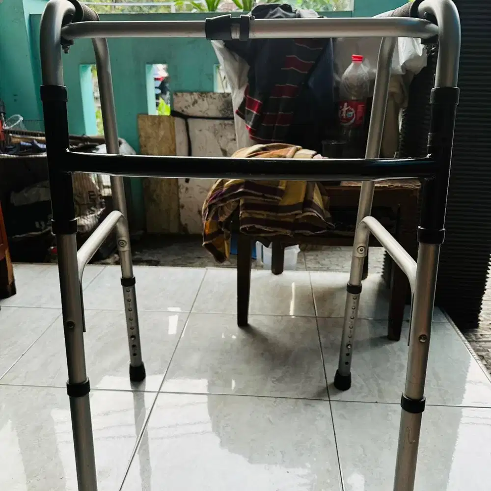 Tongkat Alat bantu jalan lansia