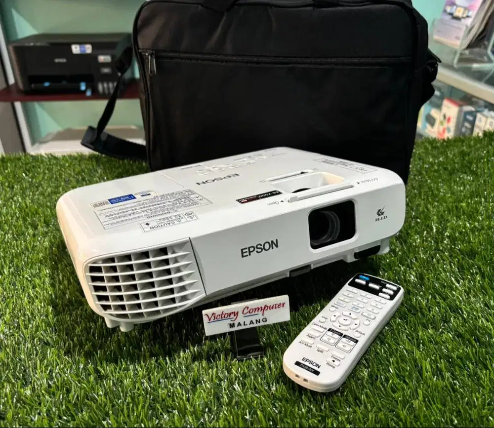 LCD Proyektor EPSON X500 pemkaian baru 54 JAM Like New