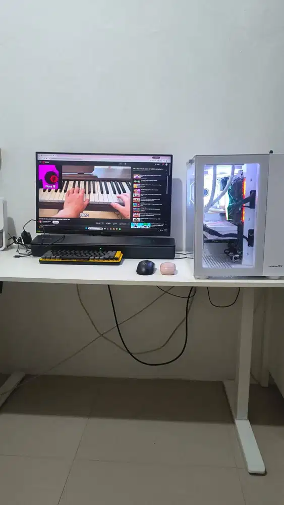 PC Gaming Full White RTX 4060 RAM 32GB + Monitor LG Ultragear 27 IPS
