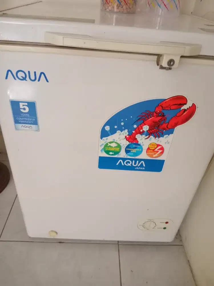 Frezzer merk Aqua kondisi normal