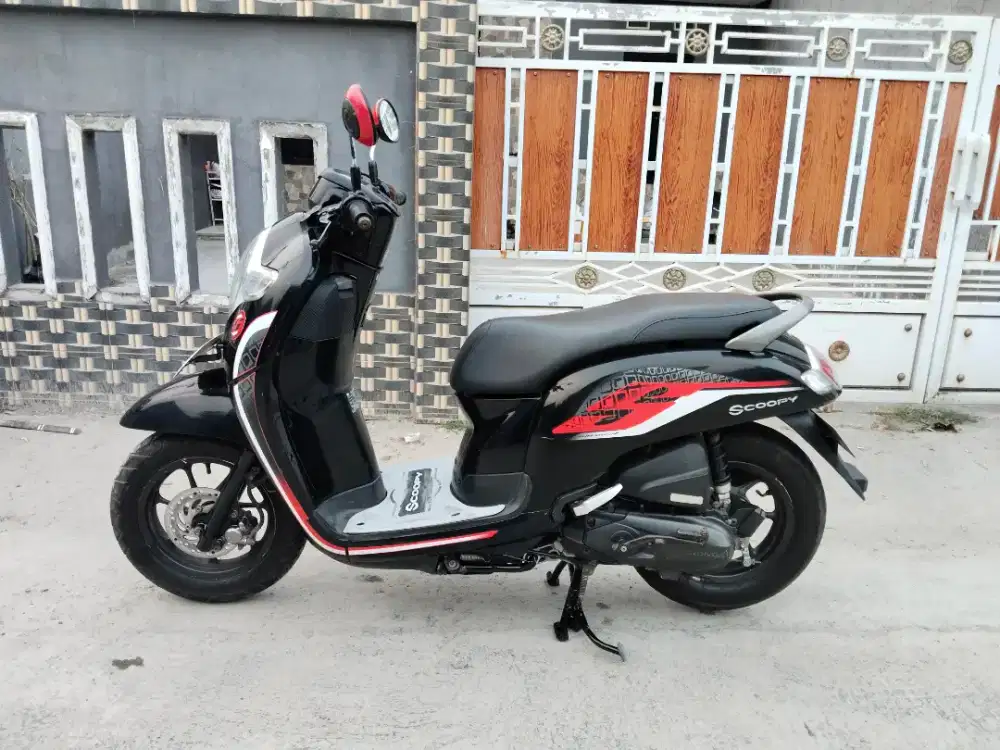 Honda Scoopy F1 donat tahun 2018, mesin cvt halus siap pakai.
