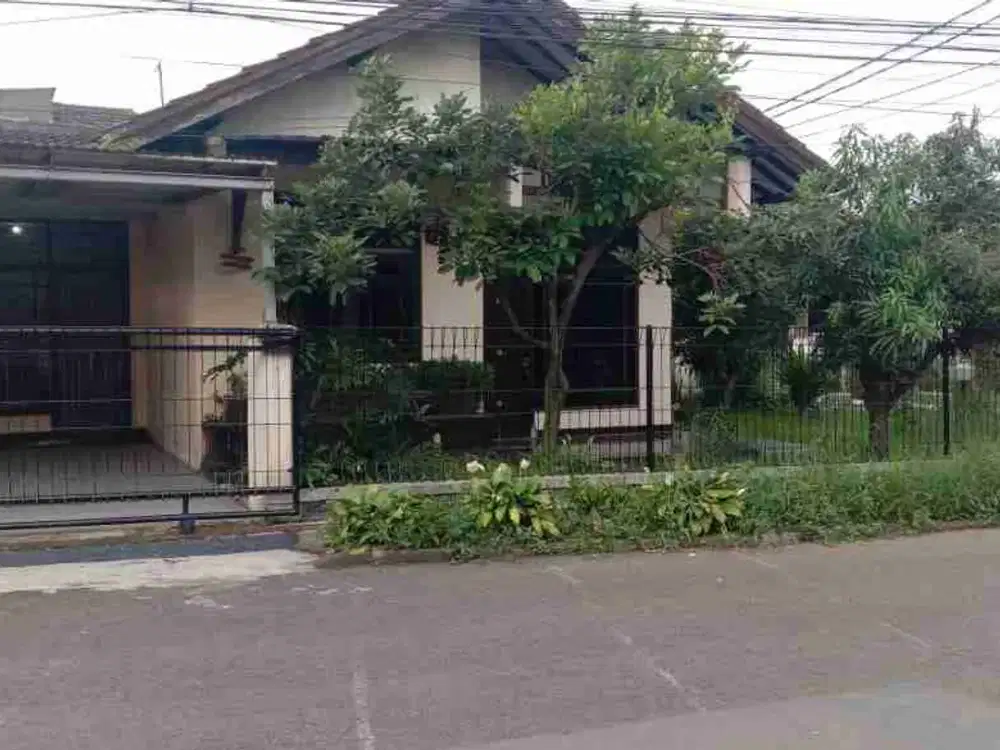 DI KONTRAKAN RUMAH LUAS 200 DEKAT BORMA CIWASTRA