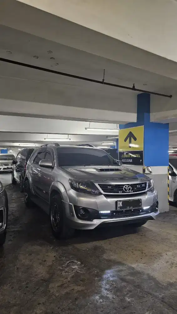 Fortuner VNT 2015 last edition warna silver Asli DK