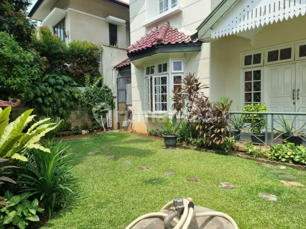 Dijual Rumah Design Semi Klasik di Kebayoran Baru