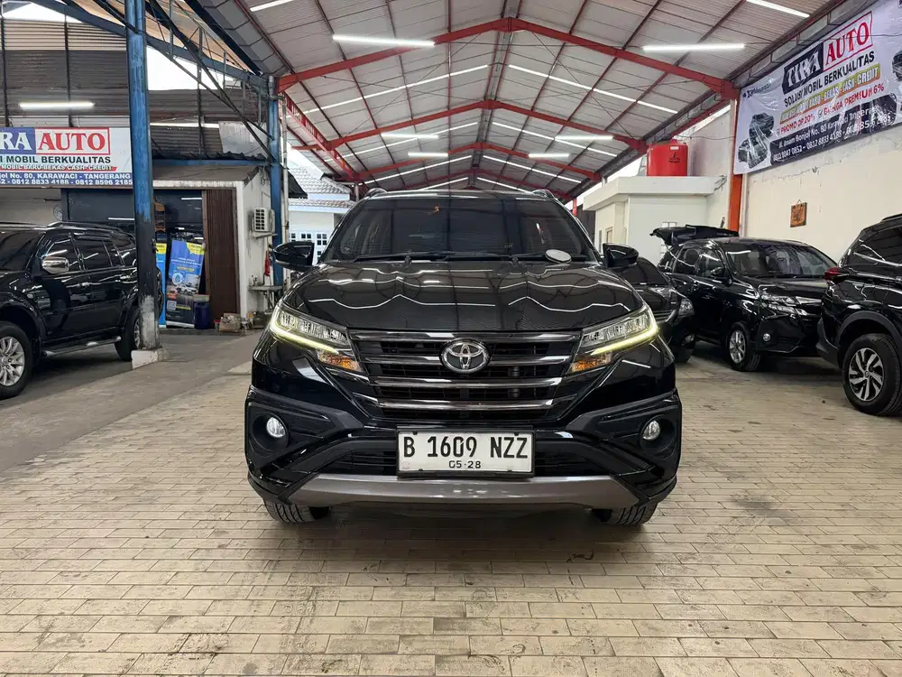 Toyota Rush GR SPORT AT CVT MATIC 2023 Hitam km40rb Kondisi antik
