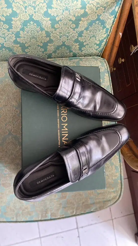 Sepatu pantofel pria