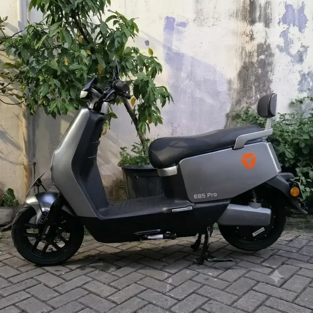 YADEA E8S PRO SEKEN SECOND LIKE NEW