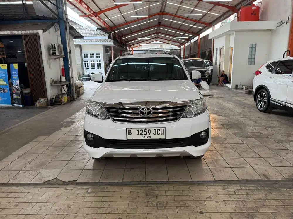 Toyota Fortuner 2.7 Bensin TRD Sportivo AT CVT MATIC 2013 Putih BAGUS