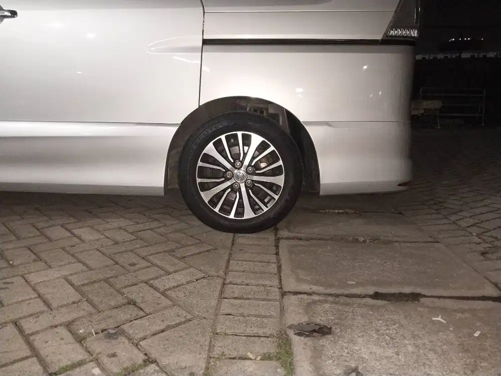 Velg nissan serena C26 Ori