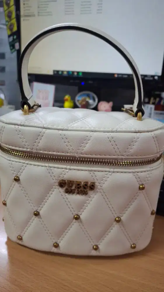 Tas Guess warna broken white ori