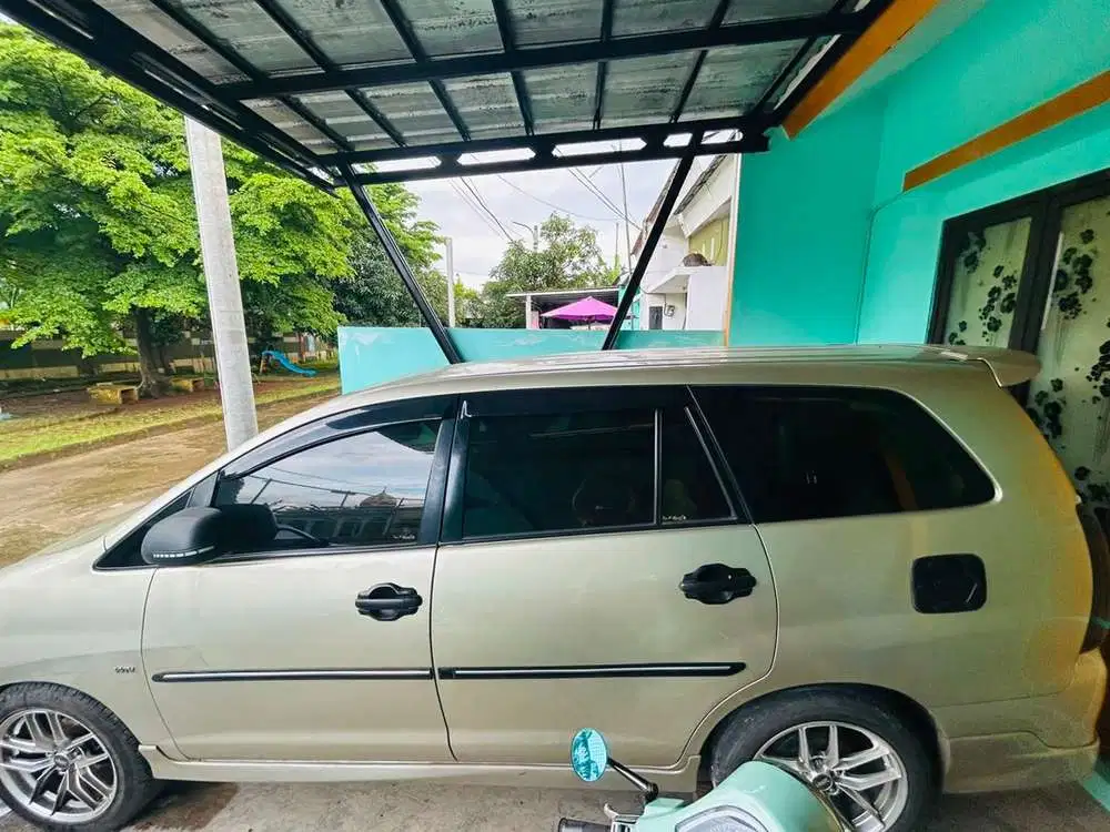 Toyota Kijang Innova 2005 Bensin