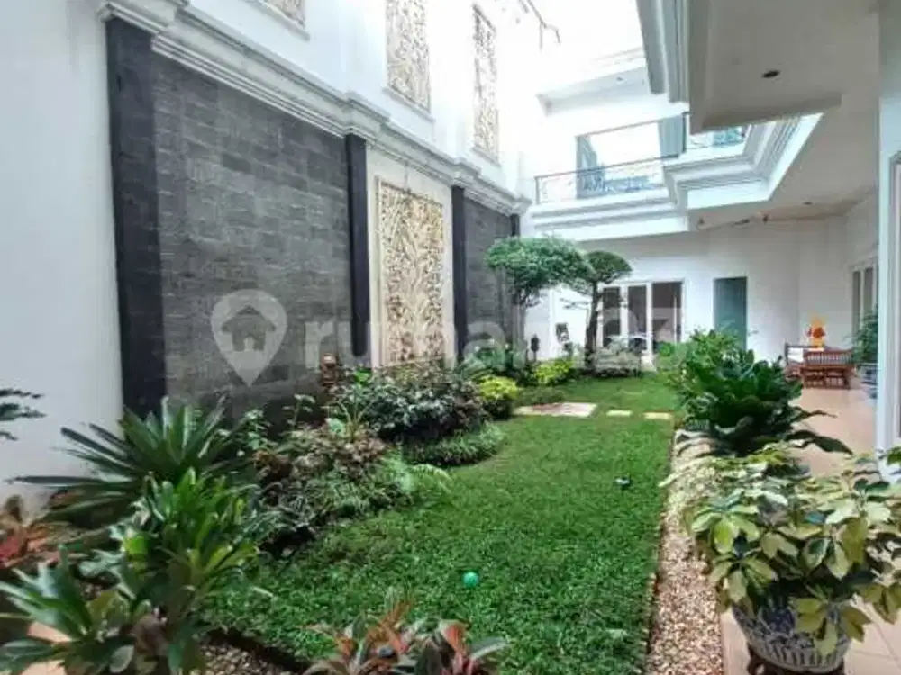Rumah mewah kawasan hijau di Taman Tirta Golf BSD 2 Lantai Barat