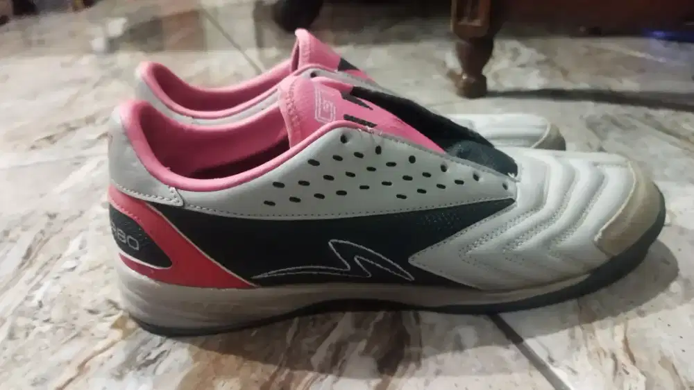 sepatu futsal specs ukuran 43