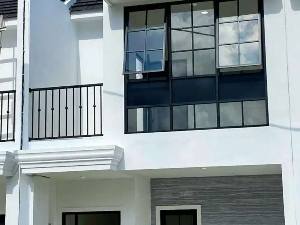 Rumah di Kemlaten Kebraon, Bonus Kanopi Depan Belakang Ada Balkon Row Jalan 3 Mobil Longgar One Gate System