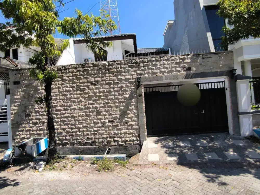 Rumah Simpang Darmo Permai Selatan, Bangunan Kuat, Pintu Kusen Jati, Ada 4 Unit AC
