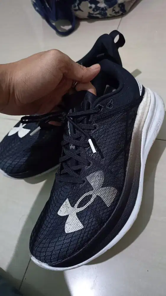 Under Armor size 42,5
