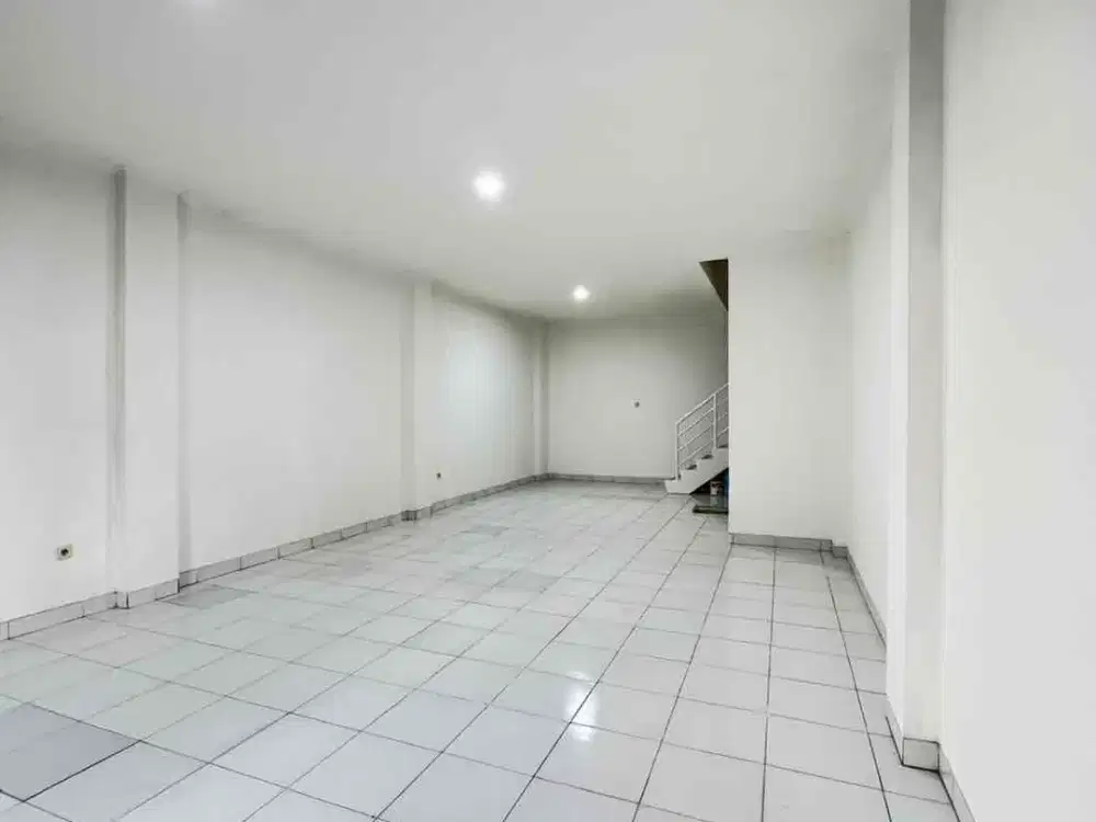 Dijual Cepat 

Turun Harga Ruko Keren di ITC Kosambi (baranang siang) sudah Renovasi & Siap Pakai 

Sertifikat Sudah SHM (sertifikat hak milik) 
Hadap timur 
Luas Tanah 60m2 
Luas Bangunan 120m2 
+dak beton di lt 3 
Lebar muka 5m 
Rincian luas bangunan sb
