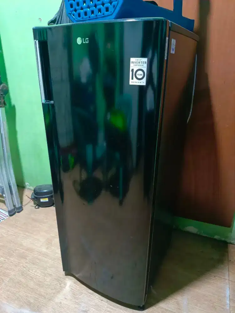 Freezer merk Aqua 6 rak sawangan pasir putih