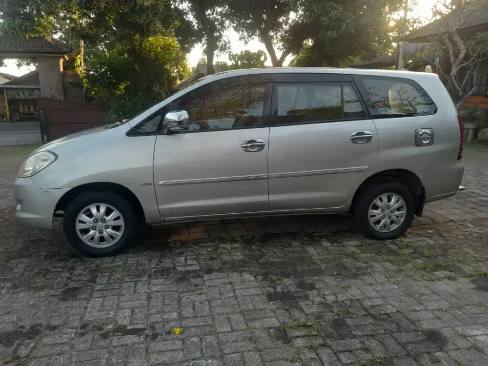Toyota Kijang Innova 2005 Bensin