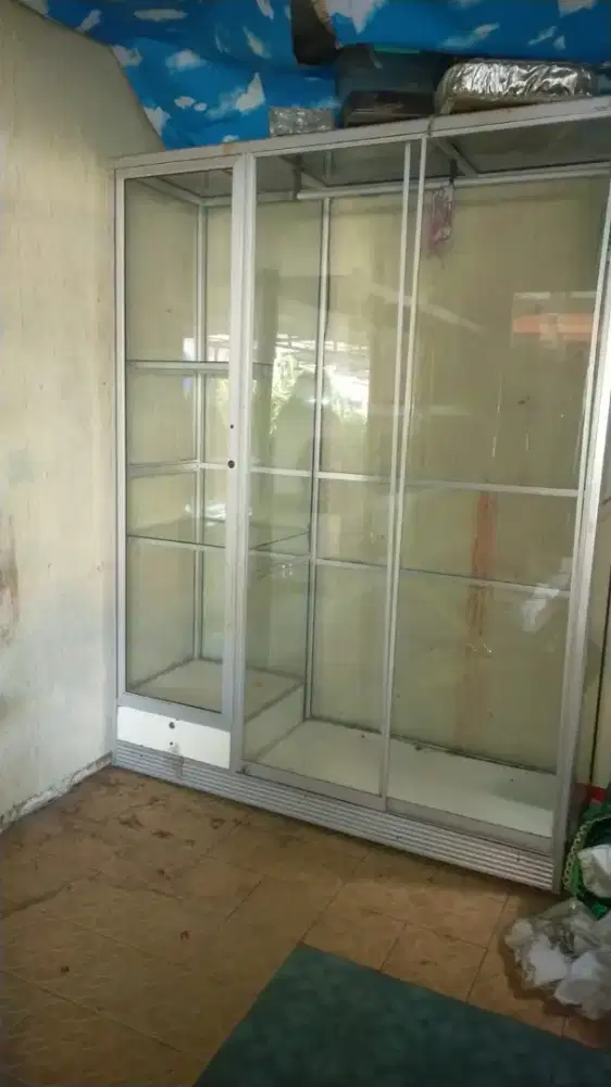 RAK BAJU / LEMARI DISPLAY ALUMINIUM KACA BESAR