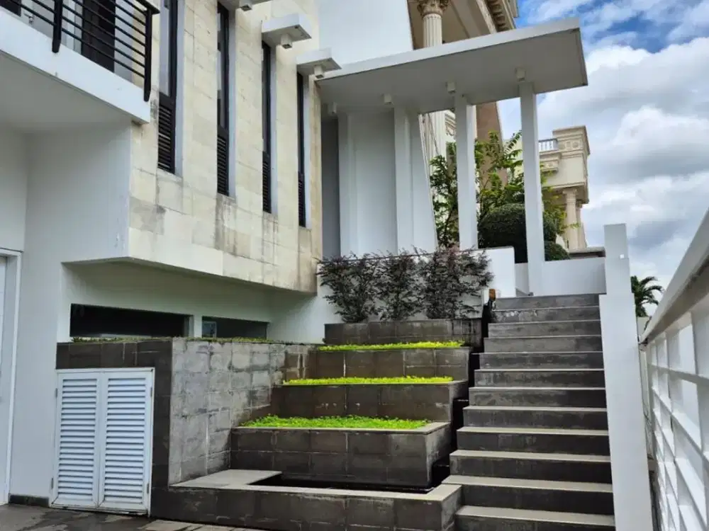 Di Jual Rumah Mewah Bukit Gading Medit
