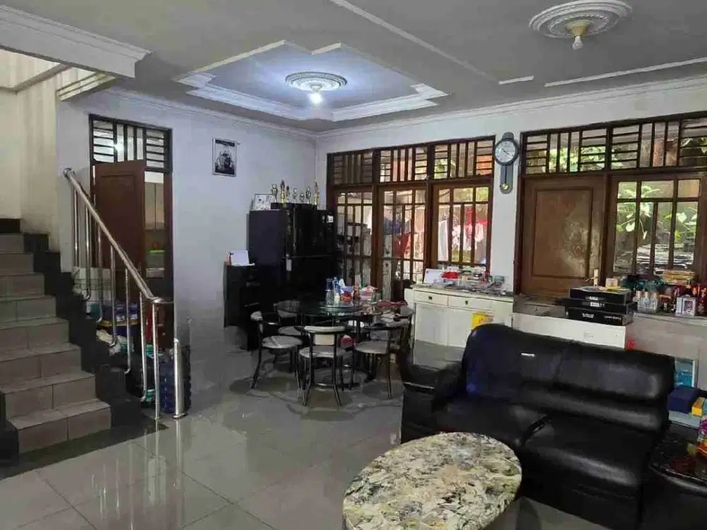 Rumah Hadap Selatan dii Taman Vila Meruya
