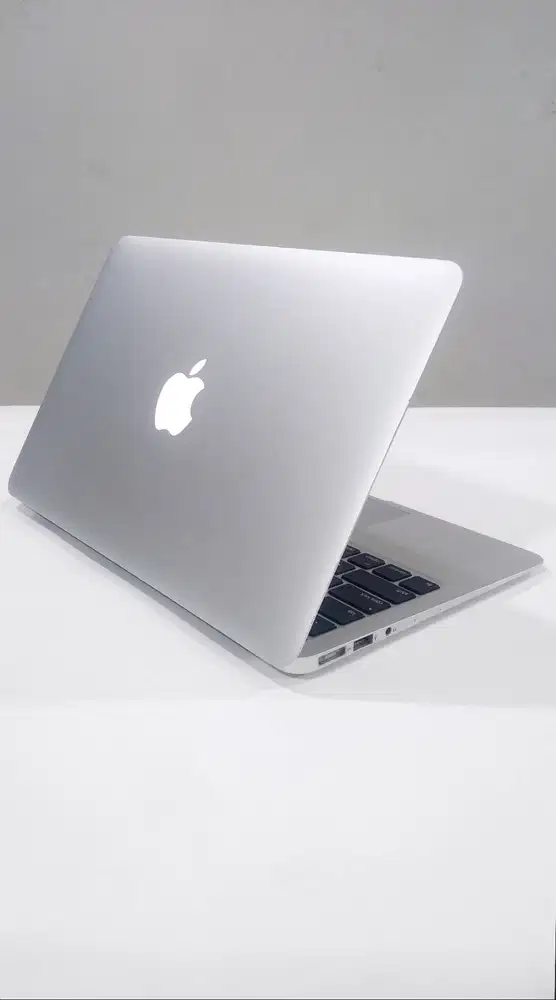 obral 2jutaan MACBOOK AIR MJVM2 early 2015 Intel Core i5