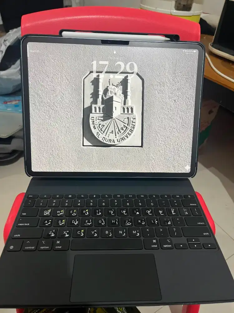 Ipad Air M3 13 inch 256 gb with apple pencil pro & apple keyboard