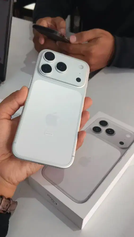 Cicilan iPhone 17pro 256gb garansi resmi