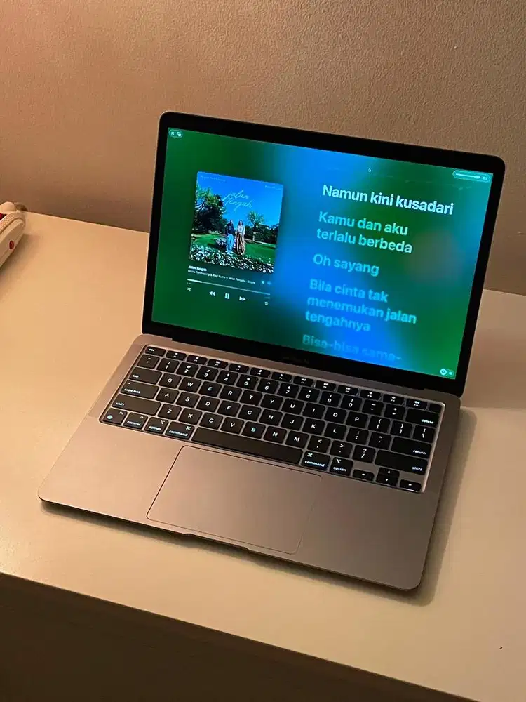 Macbook Air M1 2020 8/256 GB