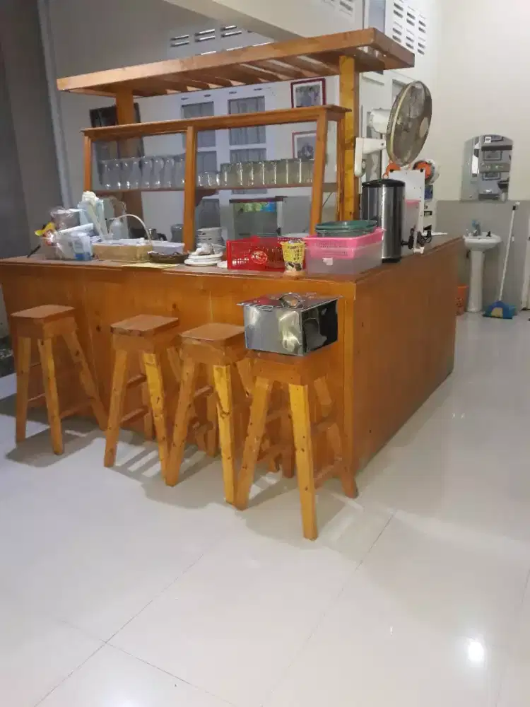 Dijual etalase kayu 6jt nego