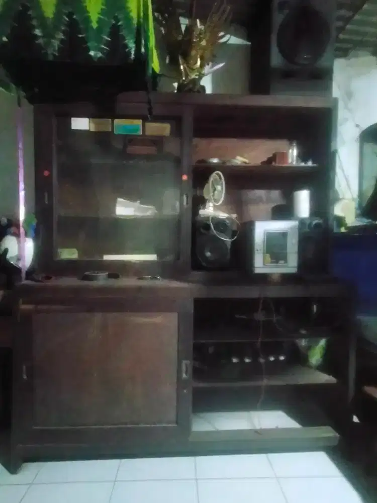 Lemari mainan Jati kuno