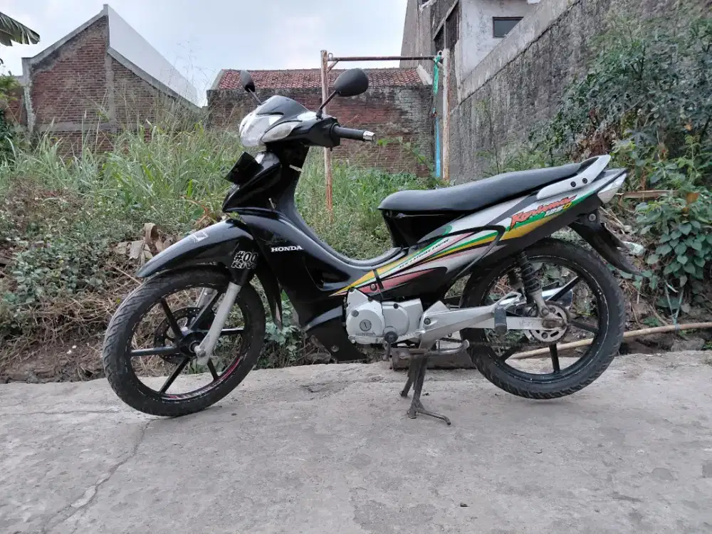Jual karisma th 2003 mulus