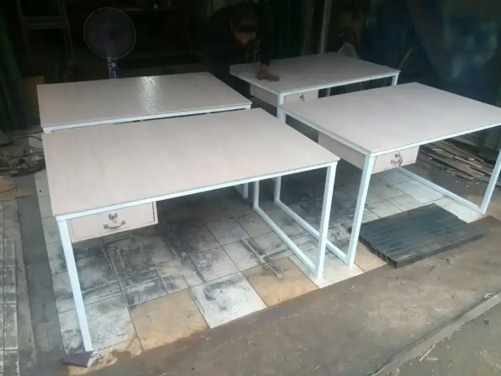 Meja kantor meja laci minimalis simpel