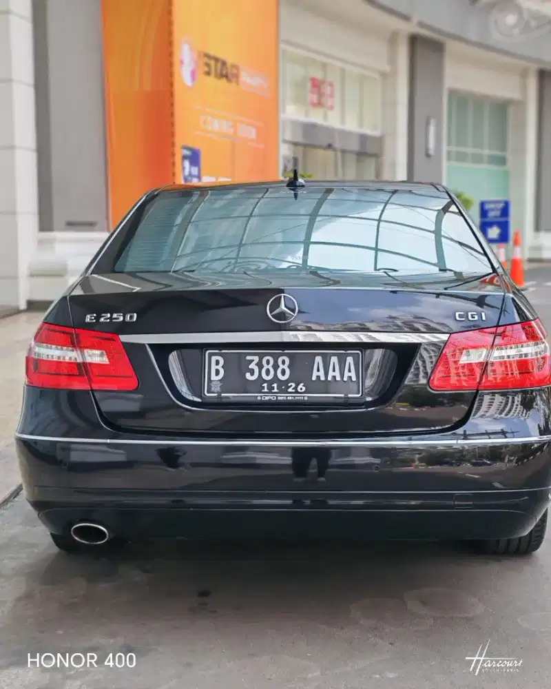 Mercedes-Benz E250 Avantgarde 2011 Black on Red ( Rare)