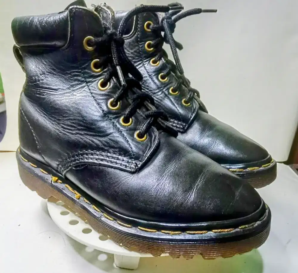 Size 37 - Dr. Martens - Sepatu Unisex Casual Kulit Keren Kekinian