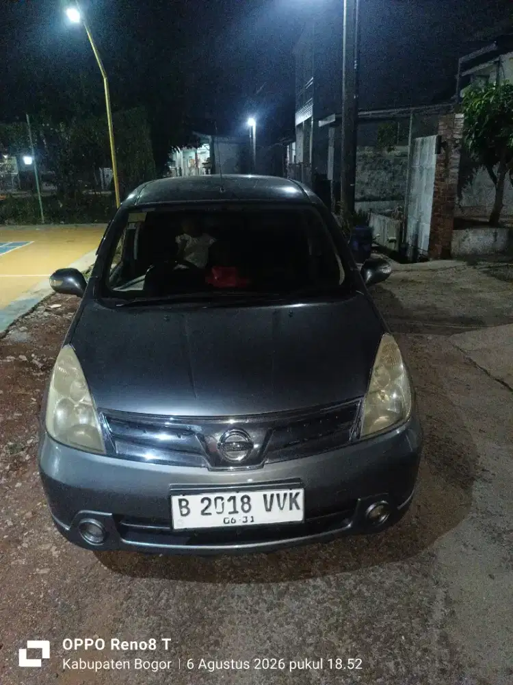 Jual mobil pribadi Nissan grand Livina 2011 ultimate automatic