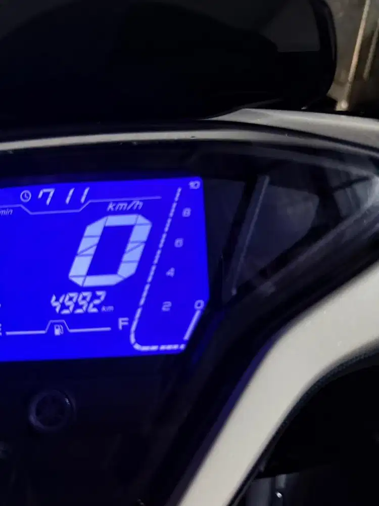 Yamaha aerox 2024 standar white red