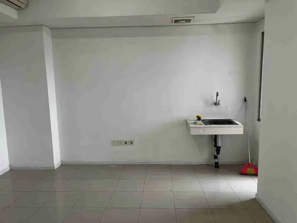 Di sewakan 2br kosongan ada 2ac apartemen green lake sunter tower 1 di lantai 9 bisa sewa per 6bulan