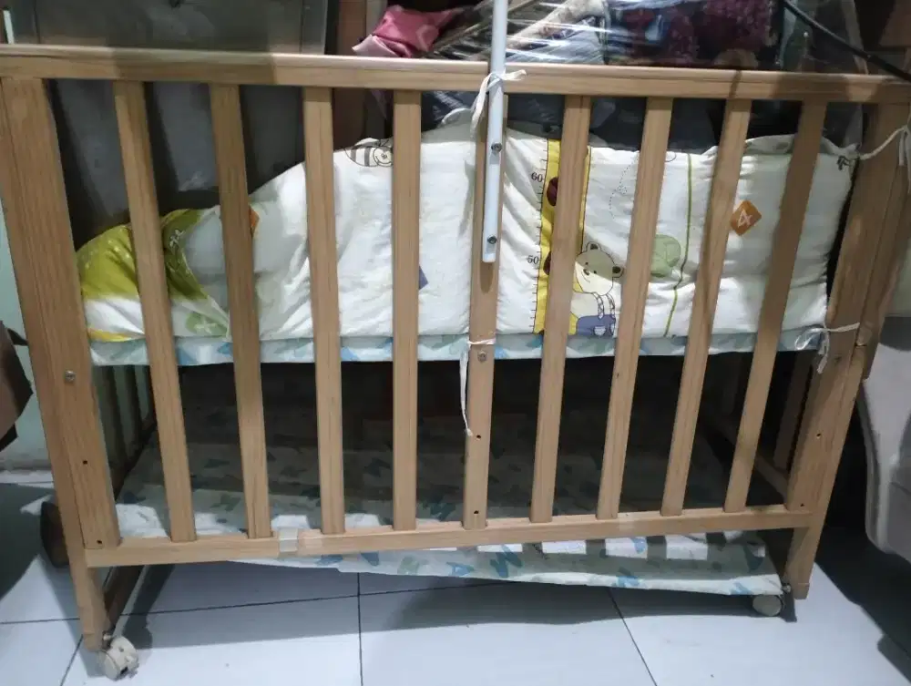 Box bayi bahan kayu