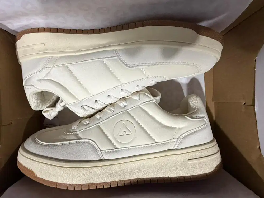 Sepatu baru ukuran 40