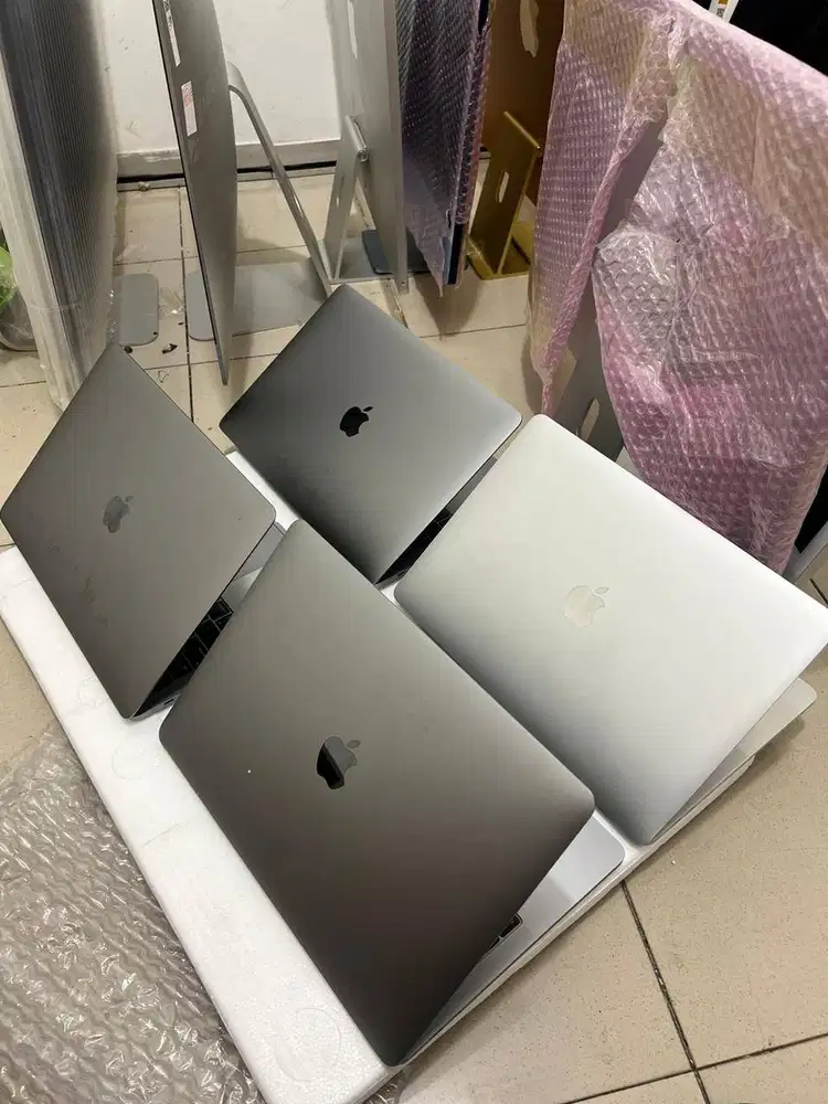 Macbook pro M1 2020 touchbar ram 16gb 256 layar 13.3inc kuliah kerja S