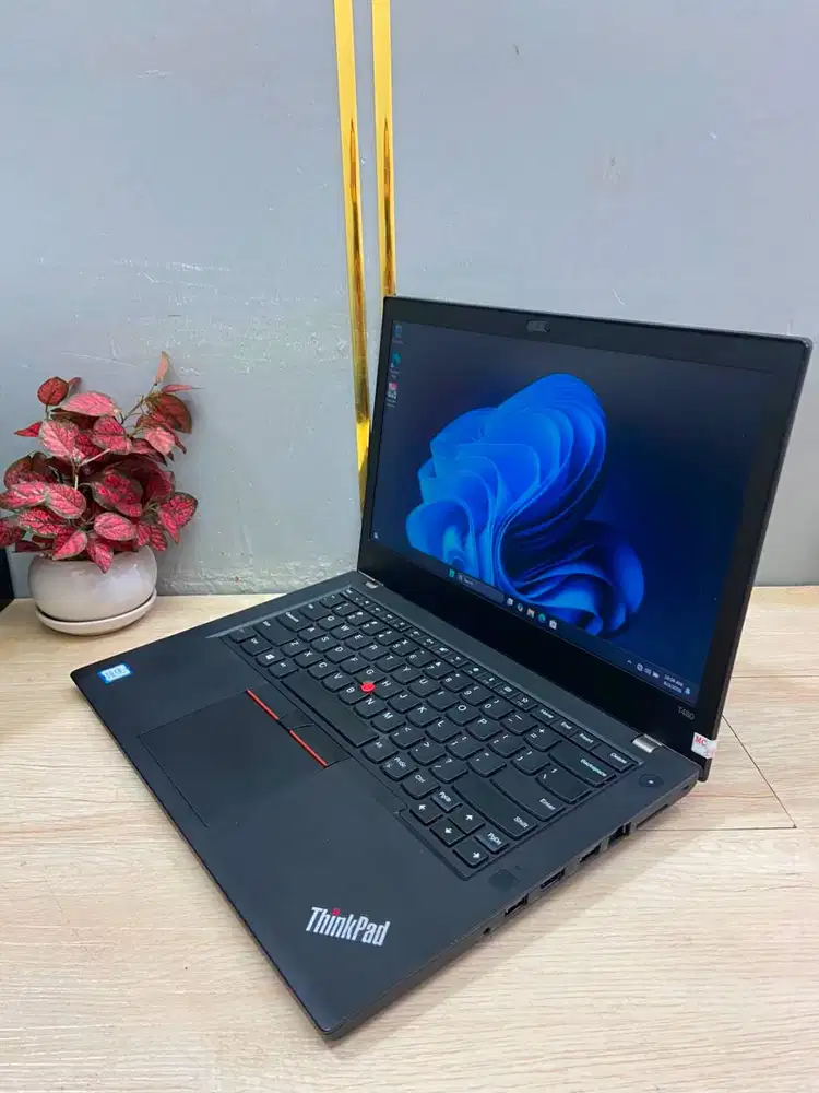 Laptop lenovo T480 i5 gen8 8gb 256gb sekolah kuliah kerja 2018 B
